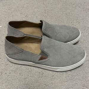 OluKai Pehuea Women's Taupe Textured Slip-On Loafers